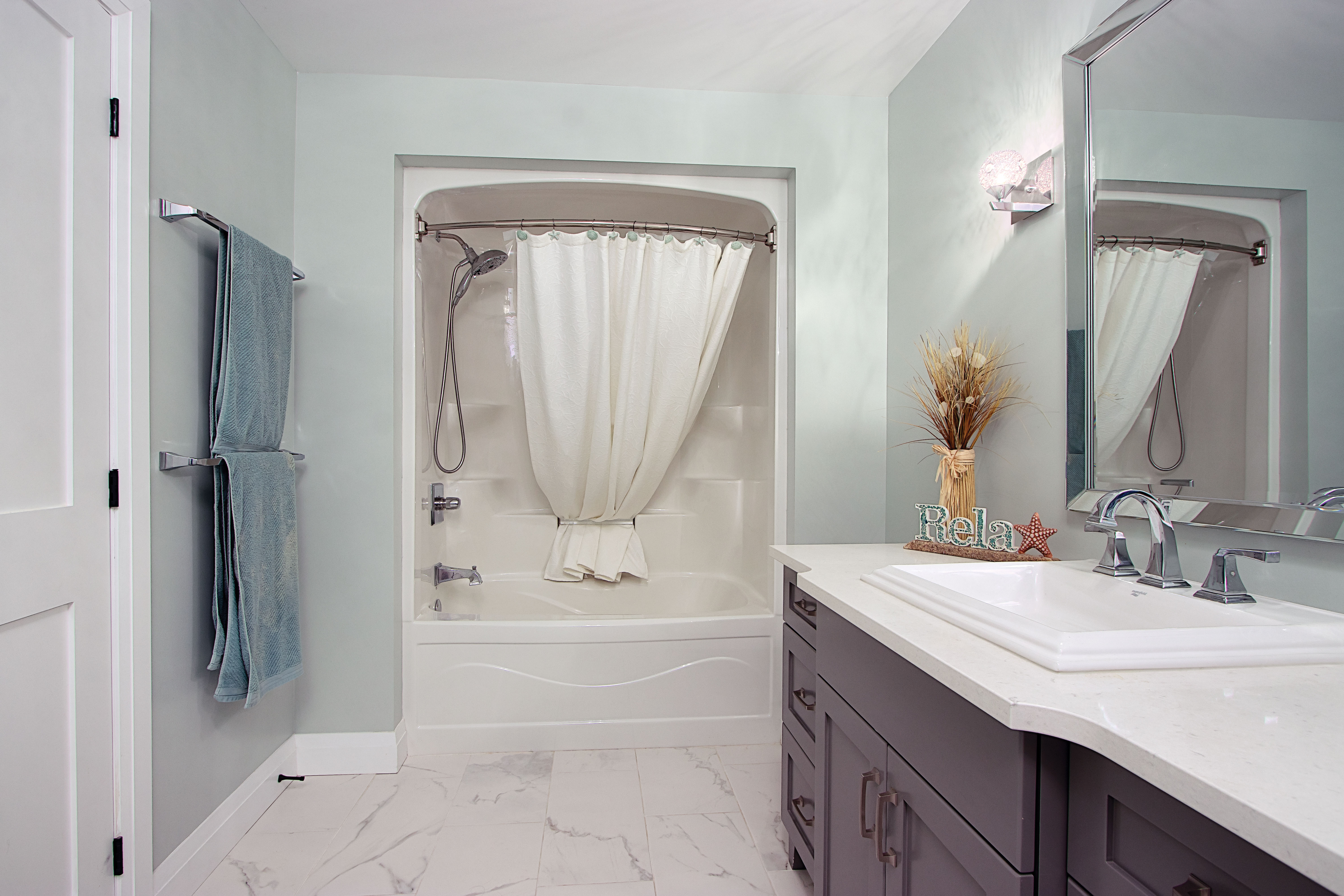 120 Upper Level Bathroom